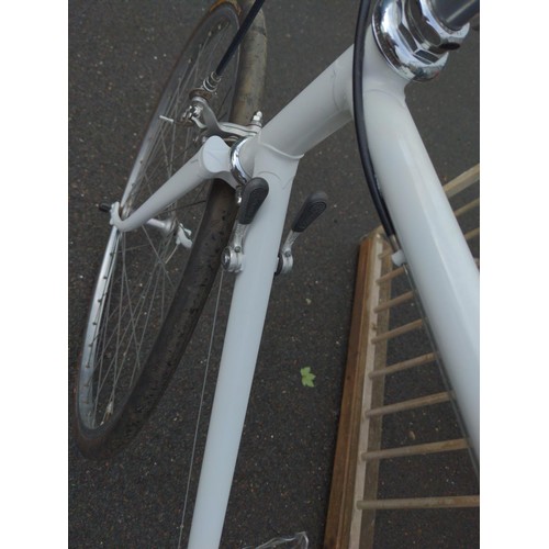 33A - Vintage 10 speed road bike in refurbished condition with some new parts, gear change on frame and vi... 