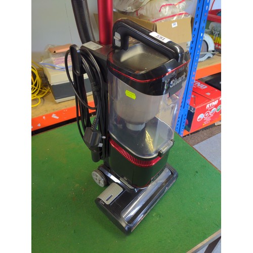 185 - Shark NV602UKT 66 Lift-away pet vacuum cleaner