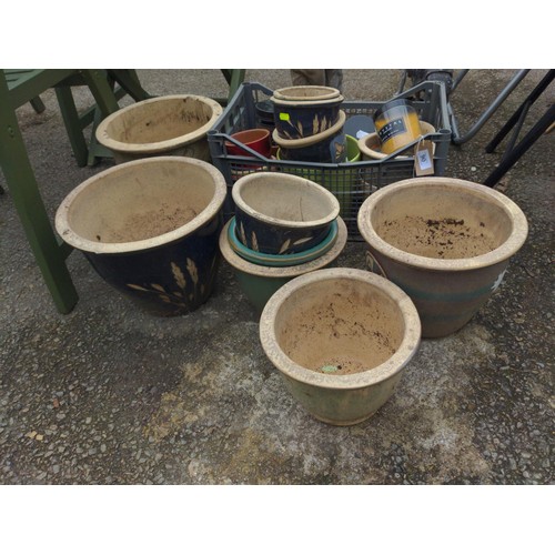 90 - Quantity of glazed pots various sizes 