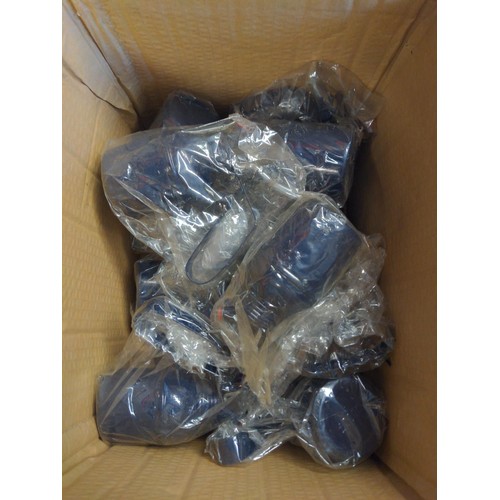 249 - Large quantity of 30cc oil cans & 12x flexi hoses