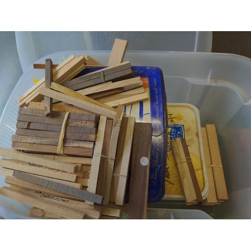 267 - Large quantity of bobbin blanks, for wood turning (small models etc.) in various types of wood inc. ... 