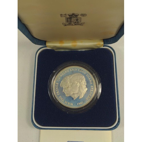 554A - Royal Mint silver proof coin commemorating the marriage of Prince of Wales and Lady Diana Spencer