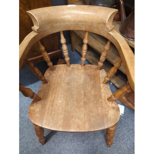 991 - Hardwood smoker's seat, some discolouration but sound, seat width 50 cms, ht to back 79 cms