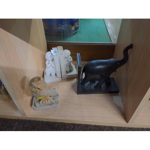 64 - 2 pairs of book ends, wise old owls & elephants