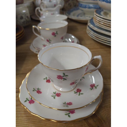 89 - Colclough tea set for six