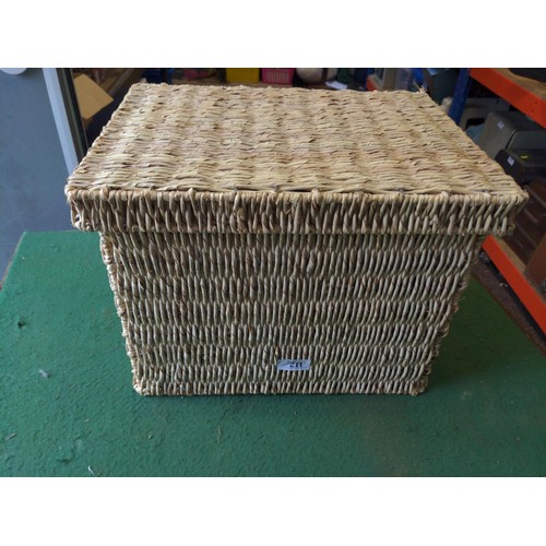 628 - Wicker box with smaller box & tray