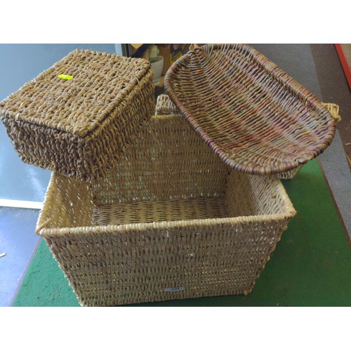 628 - Wicker box with smaller box & tray