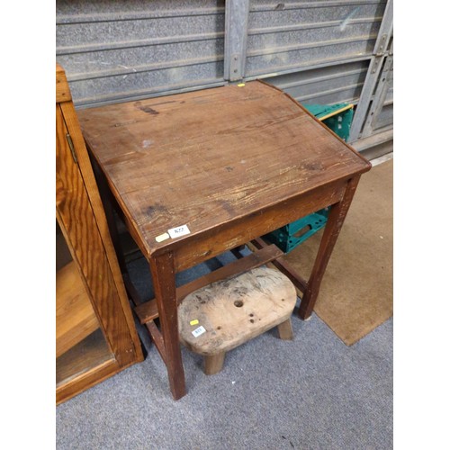 870 - Vintage child's wooden school desk W62.5 x D50 x H76cm