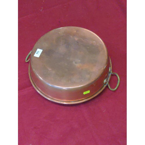 154 - large copper pan, diam 34 ht 8 cms