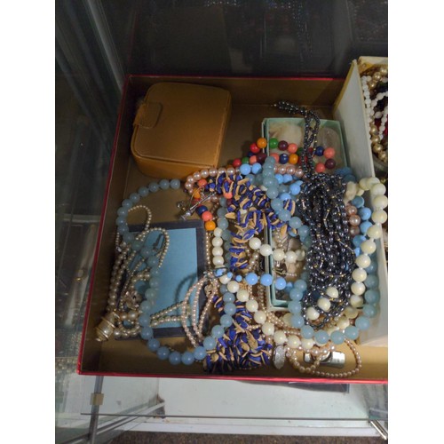 219 - Box of costume jewellery