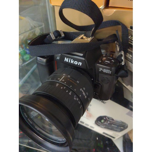 256 - Nikon F801a AF camera, with Sigma AF-MF zoom lens 28-200mm F3.8-5.6UC, Nikon AF Nikkor 50mm lens, Co... 