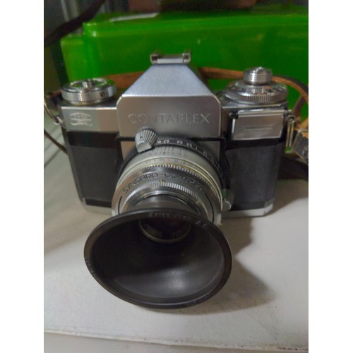 258 - Zeiss Ikon Contaflex camera with Carl Zeiss Nr 2331604 Tessar 1:28 f=50mm lens and a Kodak 'Dakon' l... 