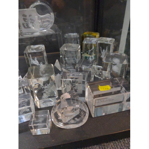 316 - Large selection (over two shelves) of etched glass paperweights/desk furniture. Including depiction ... 