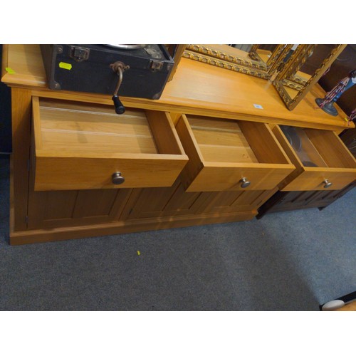 327 - Three drawer and three cupboard modern oak sideboard. W142 D46 H87 cm