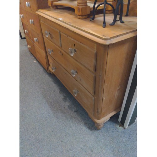 377 - Stripped pine chest of drawers 2 over 2 drawers all drawers lackable but no key. W100 D48 H79 cm