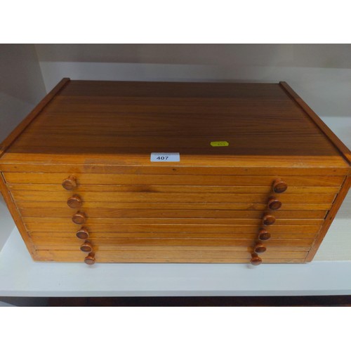 407 - Small hardwood 6 drawer collectors cabinet. Drawer depth 1.8cm each. Overall size 47.5cm width x dep... 