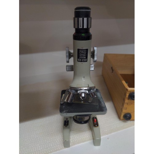 414 - Prinz optics , zoom 80x -1200x microscope. With box.