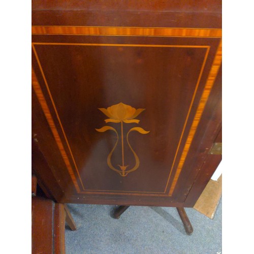 439 - Mahogany Edwardian inlaid corner cabinet on cabriole legs. 80cm x depth 54cm x height 139cm