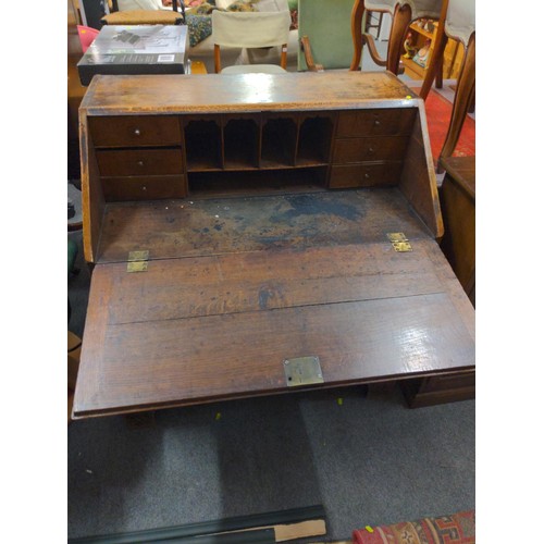 452 - Georgian oak bureau with 3 drawers and internal drawers/pigeon holes. w 90cm x d 57cm x height 100cm