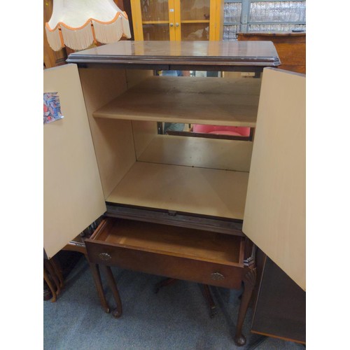 469 - Hard wood drinks cabinet with cupboard and single drawers. Lockable with key. 