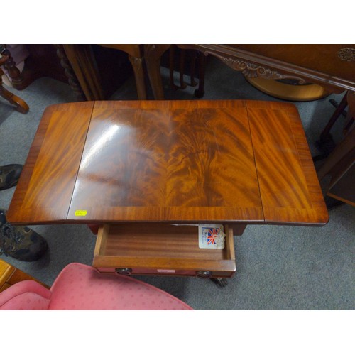 470 - Flame mahogany sofa table with drop leaves & single drawer on casters. 75cm wide x 38cm deep x 5... 