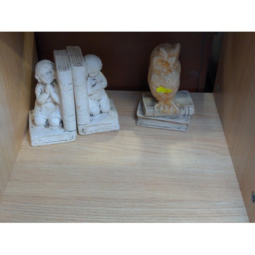 64 - 2 pairs of book ends, wise old owls & elephants