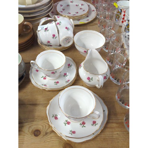 89 - Colclough tea set for six