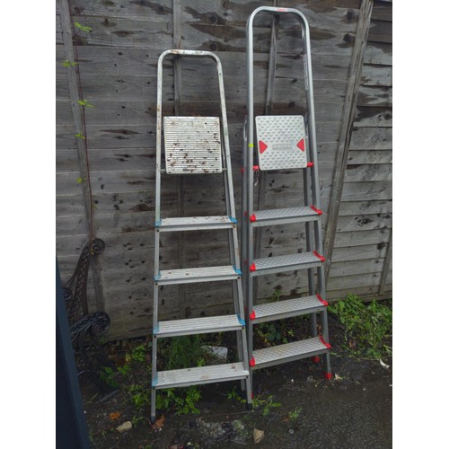 739 - 2 aluminium step ladders