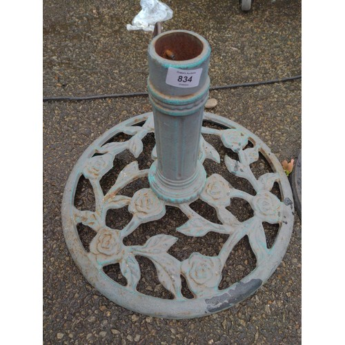 834 - Rose adorned green painted cast iron parasol stand