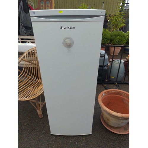 839 - LEC A+ rated tall fridge, 141cm high