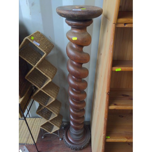 518 - Hardwood twisted stem jardiniere stand, missing top. H125cm