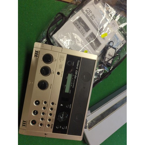 571 - Roland CD-2u SD/CD recorder together with microphone