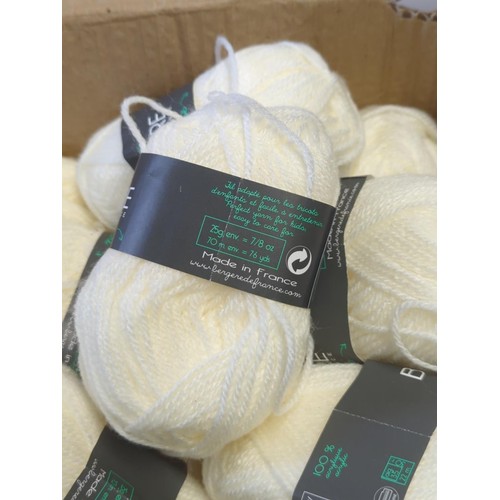 593 - 33 x 25gms Melisse white yarn