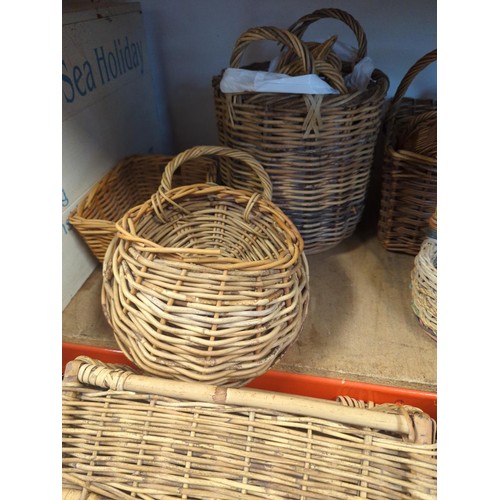 661 - 11 various wicker baskets , all shapes & sizes