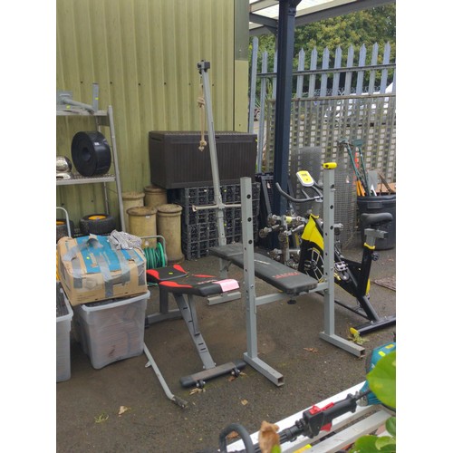 934 - Incline/decline bench together with incline bench with pull down accessory