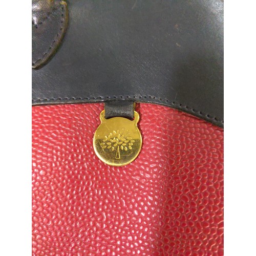 277A - Mulberry scotch grain red leather bag with black contrasting detail 47 x 30 x 9cm approx. (not inclu... 