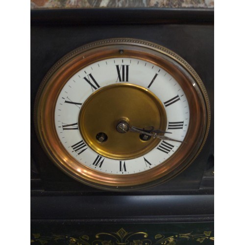 305 - Slate mantle clock with pendulum and key, width 41.5cm x depth 15.5cm x height 30cm.