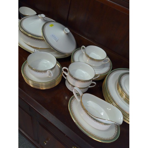 438A - Royal Albert Kensington part soup & dinner service for 6 (only 5 bowls)