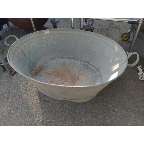 110 - Large galvanised bath with handles 60 x 94 x 30cm