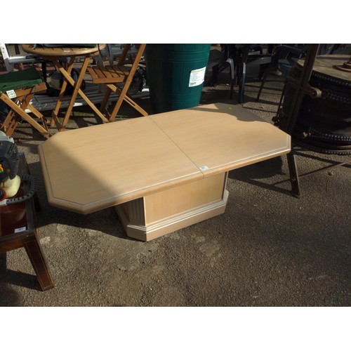 115 - Coffee table with storage under sliding top