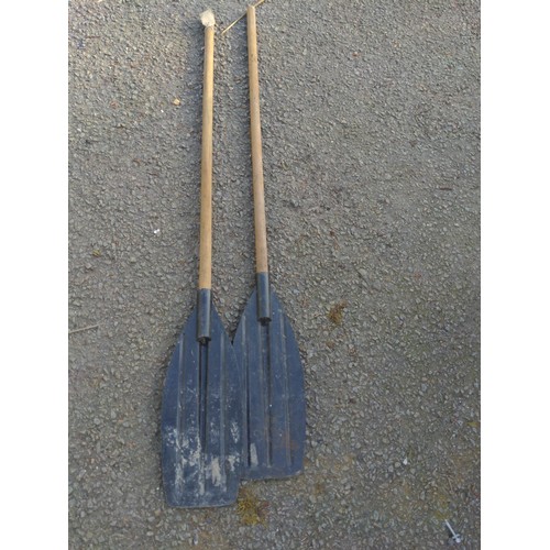 78 - Pair of short rowing paddles