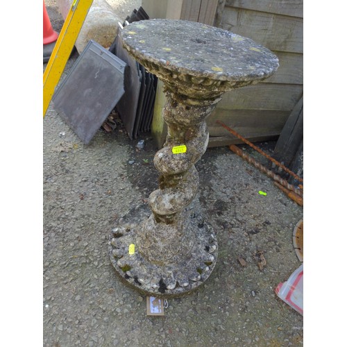 79 - Concrete pedestal with twist