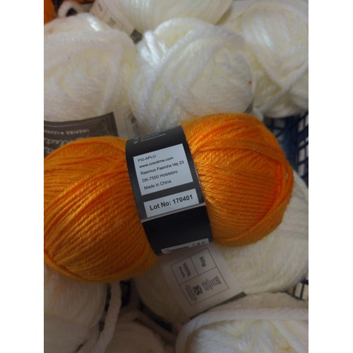 206 - Mixed yarn orange and whites