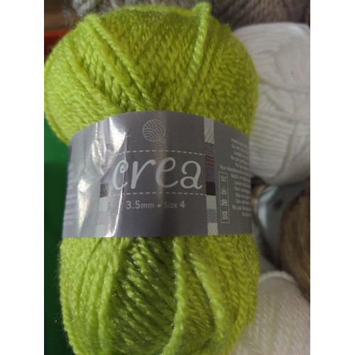 207 - Tray of mixed yarn, green, greys and white 50g & 25g