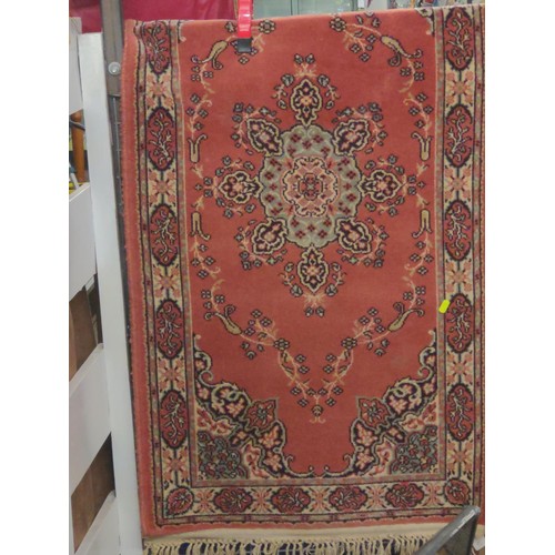 891A - Small central medallion boarder rug with fridge, 150cm x 170cm