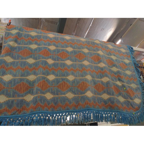 895 - King sized bed spread, length 242cm