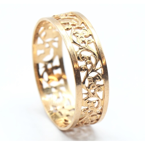 59 - 14ct gold openwork ring, size S. 2.1g