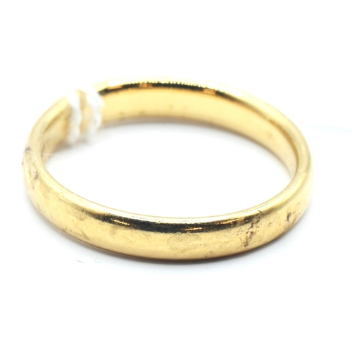 62 - 18ct gold band, size R, gross weight 4.90 grams