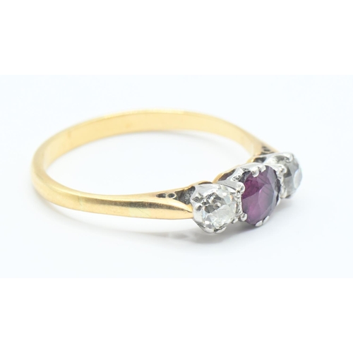 105 - 18ct gold ring set with central ruby, flanked with two old cut diamonds. Size O/P. Gross weight 2.5g