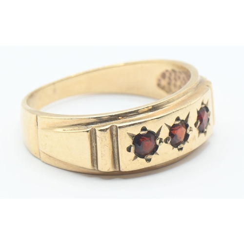 122 - 9ct gold ring set with three garnets, size R/S, gross weight 4 grams